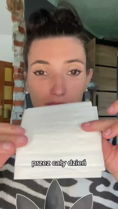 Jak zrobić, żeby szminka się nie ważyła i długo utrzymywała na ustach