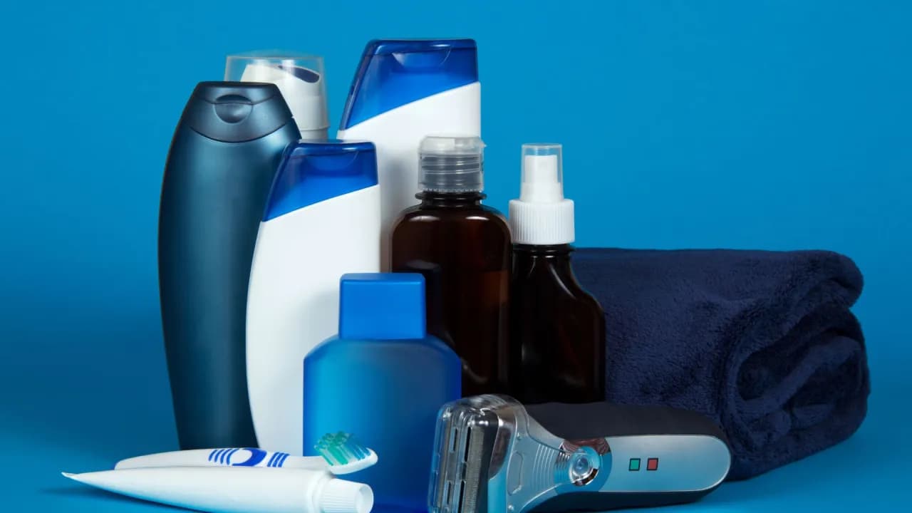 Jakie kosmetyki dla mężczyzny wybierać, aby uniknąć problemów ze skórą?