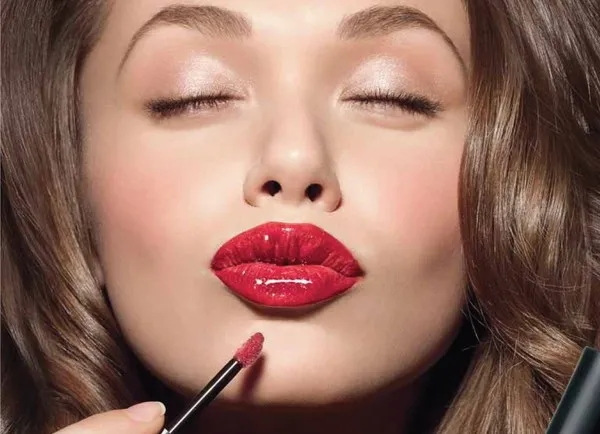 Czerwona szminka - jak dobrać idealny odcień do swojej cery
